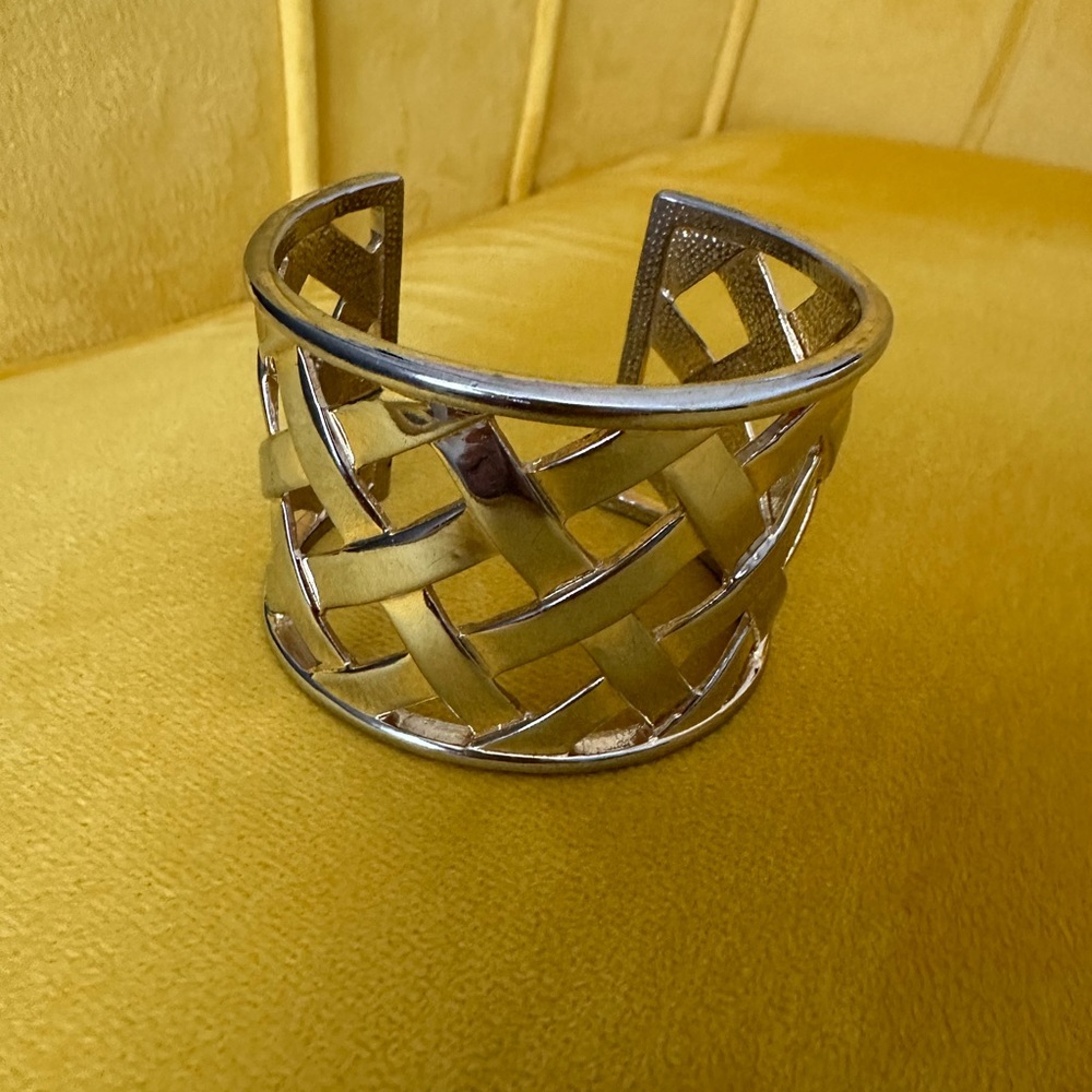 Beautiful gold tone cuff bracelet